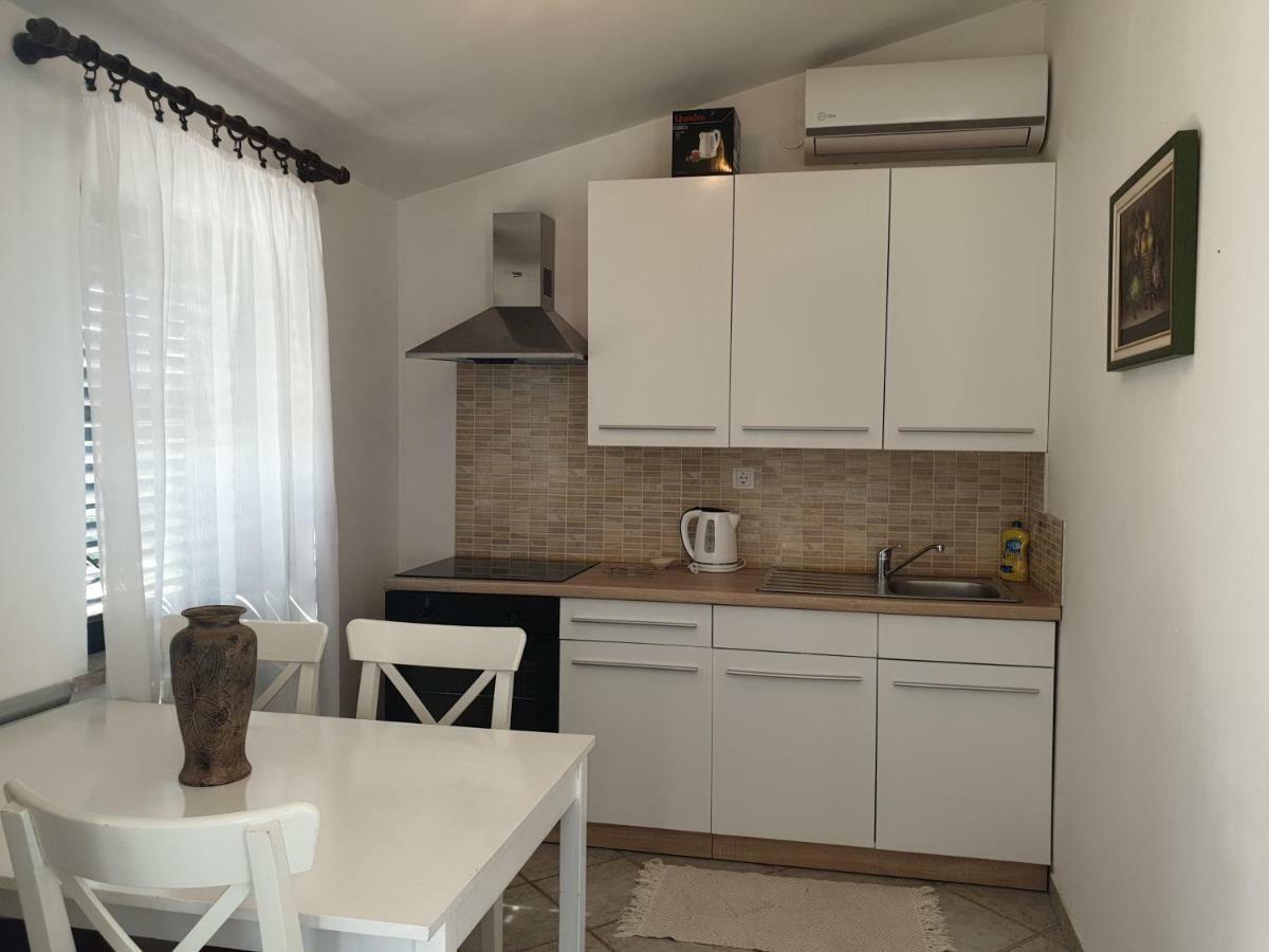 Apartment Lav *
