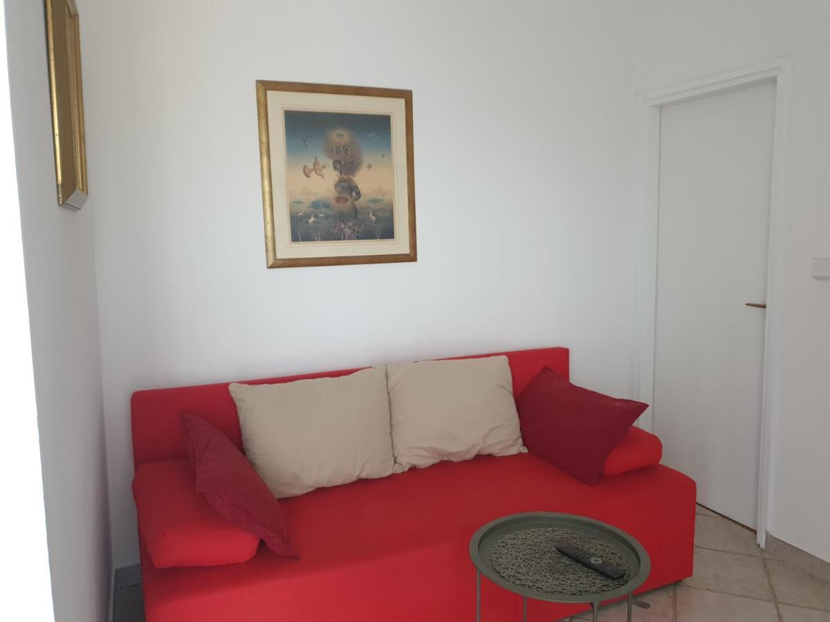 Apartment Lav *